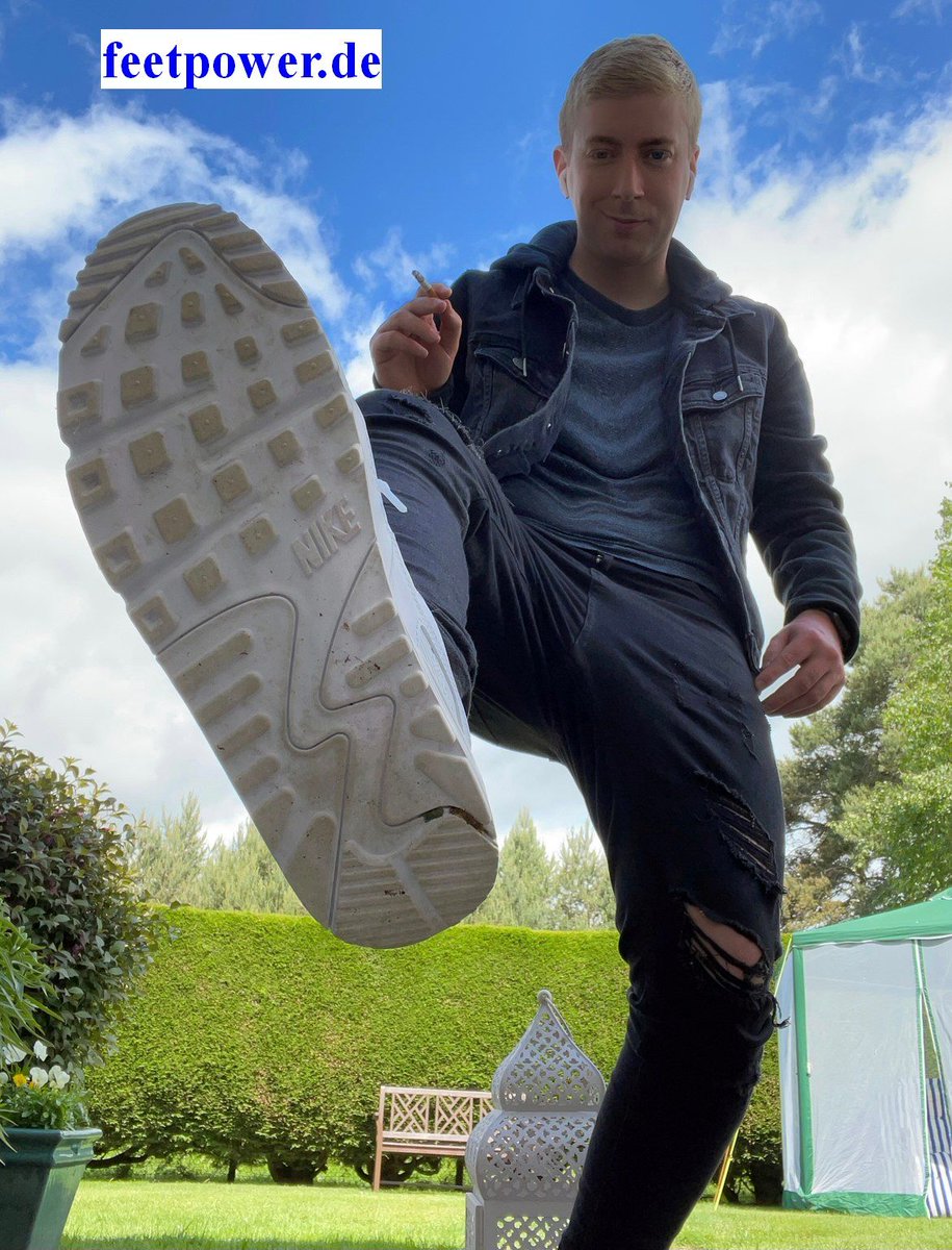 kingtim2012's tweet photo. The legendary #footmaster and #footballer #masterpdiddy is back with an update now 560 photos of this #scottishmaster and his #malefeet on #feetpower https://t.co/CiYdKXtcFN https://t.co/ea5zM2i0z3