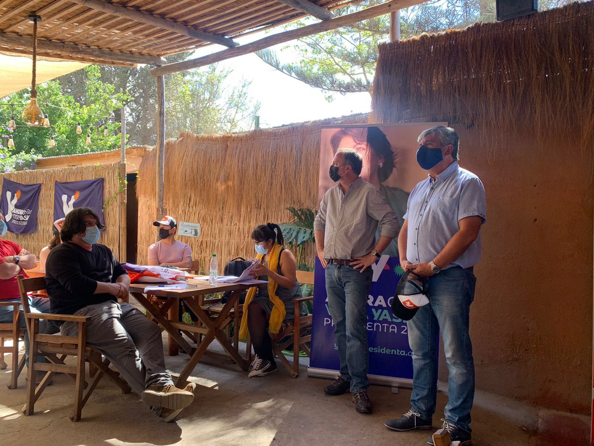 javiarce's tweet photo. Estuvimos en #Vicuña desplegando nuestro #ProgramaEnTerreno de @ProvosteYasna agradezco a mi equipo @csaenzca por la infra, la Carola, Robinson @rodrigovega @MarciaGonzalezN y tb a @matiaswalkerp por esta linda instancia. #Vota3 #VotaYasna https://t.co/p5nESPPAFv