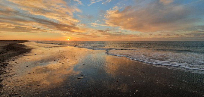 Havenlust's tweet photo. Sunset One Minute Ago 🌞☀️ https://t.co/Bl3ZXKnPhd