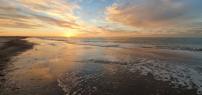 Havenlust's tweet photo. Sunset One Minute Ago 🌞☀️ https://t.co/Bl3ZXKnPhd