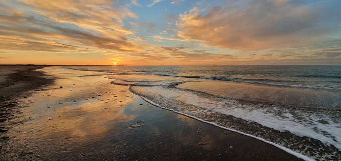 Havenlust's tweet photo. Sunset One Minute Ago 🌞☀️ https://t.co/Bl3ZXKnPhd
