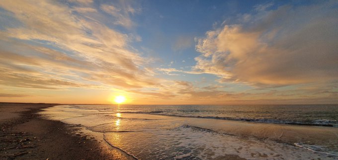 Havenlust's tweet photo. Sunset One Minute Ago 🌞☀️ https://t.co/Bl3ZXKnPhd