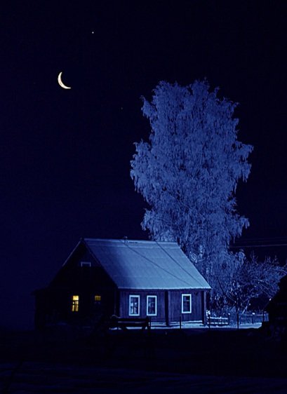 Стояла тихая морозная ночь. Лунная ночь в деревне. Ночная деревня. Зимняя Лунная ночь в деревне. Луна над домами.