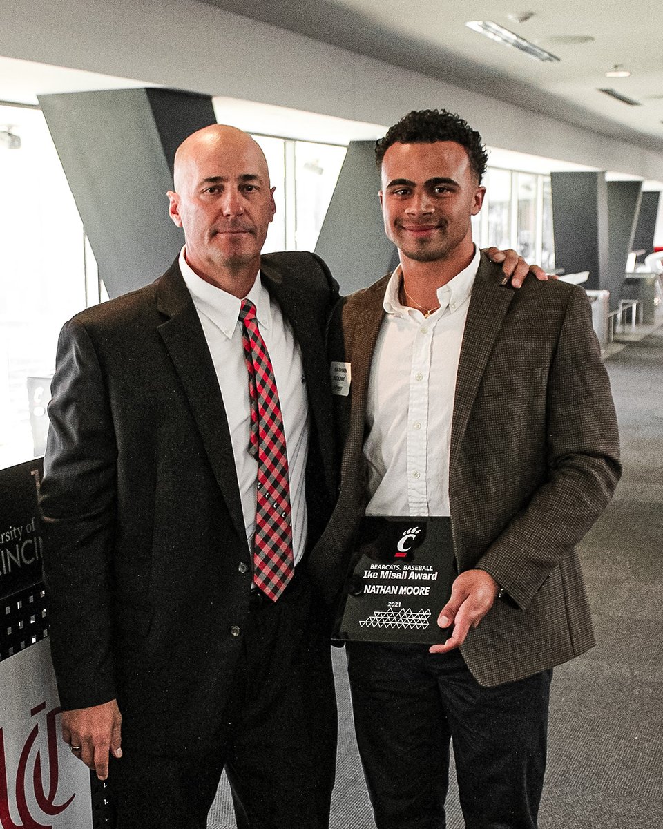 GoBearcatsBASE's tweet photo. The Ike Masali Award goes to a Bearcat who exemplifies hard work, loyalty and mental toughness.

This year's recipient is none other than @ImNathanMoore 👏

#Bearcats | #NatiBoyz https://t.co/0wh8VZDpr5