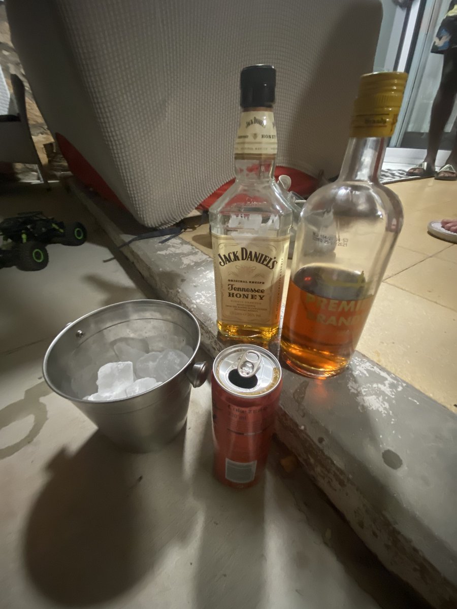 j11hov's tweet photo. First time drinking this new #PremierBrandy bottle and itβs safe to say itβs not disappointing and the consistency is still there.
Now who wants to be a good sport and send me one or two of these bad boys for my birthday on the 18th π€·πΏββοΈπ€·πΏββοΈππππ
Thanks in advance π€βπΏβπΏπ²πΌπ²πΌ https://t.co/51xX1iN1Ow