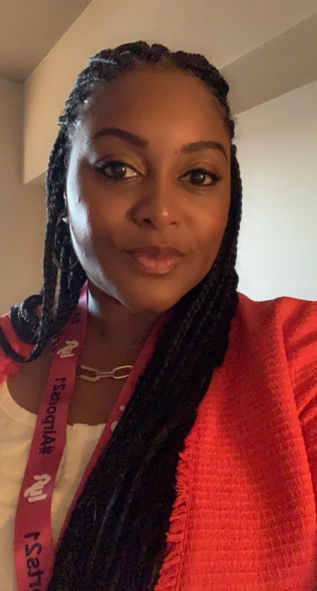 TheLSherieAlert's tweet photo. It’s selfish to be successful and not help the people around you become successful as well. Don’t be selfish. 💙✨

#TheLSherieAlert  #HeyHeart https://t.co/E8Lggx1oAb