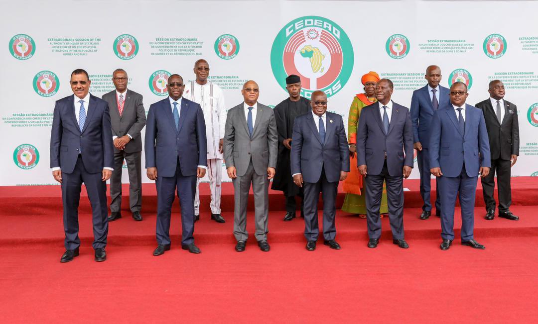 Macky_Sall's tweet photo. J’ai pris part ce 7 novembre au sommet extraordinaire de la #CEDEAO sur la situation au Mali et en République de Guinée. Je salue les décisions fortes prises par l’organisation pour exiger le rétablissement de l’ordre constitutionnel dans les deux pays. https://t.co/rhzmjGQ3OR