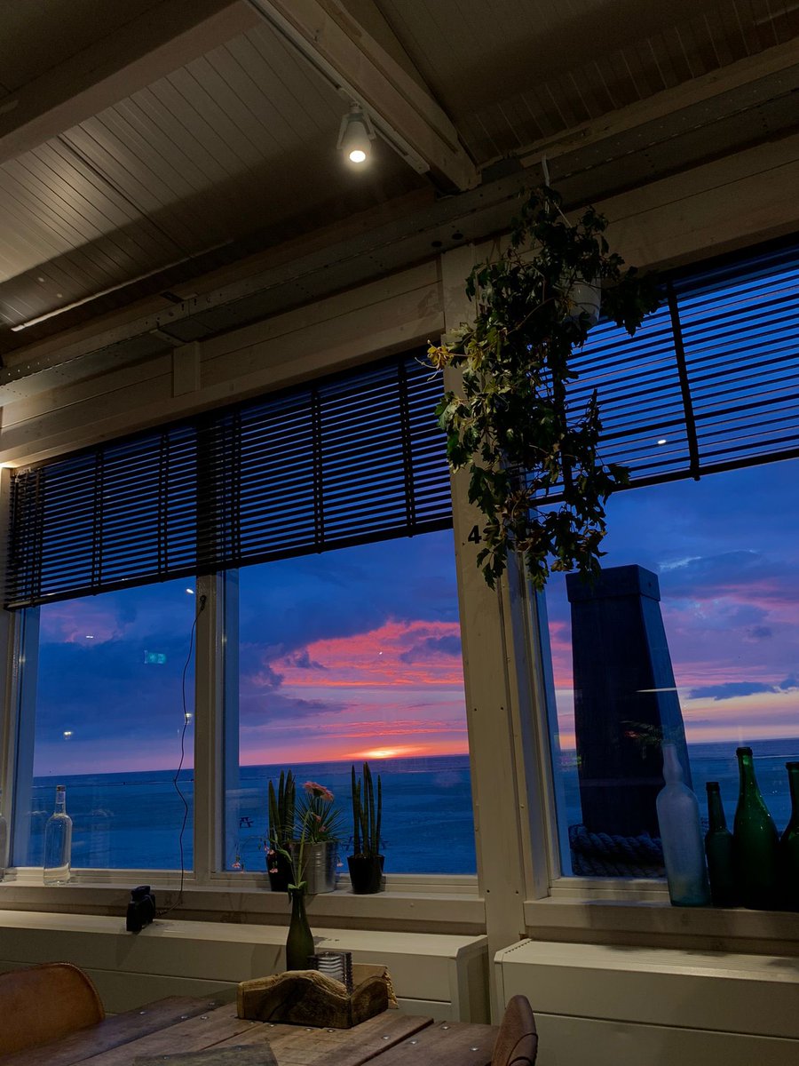 ✨ U P D A T E ✨ 

Op dinsdag en woensdag zijn wij gesloten. 
De rest van de week zijn wij geopend van 11:00 tot en met 18:00. 
Onze keuken kan uw bestelling aannemen tot 17:30 uur. 🧑🏼‍🍳

Vooraf reserveren is bij ons niet mogelijk, wij ontvangen uw graag aan de deur. 

Tot dan! 🙋🏼‍♀️