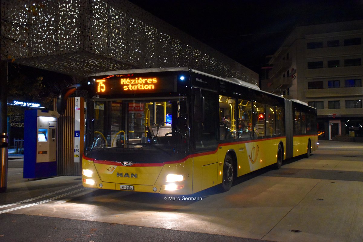 Trolleybus_Off's tweet photo. Autobus articulé MAN Lion's City n°10428 en service sur la ligne 75.
#TeamNAW700 #Bus #ligne75 #CarPostal #Appeldephare #Sallaz #Lausanne #Autobus  

© Marc Germann https://t.co/Vlehe9CgWg