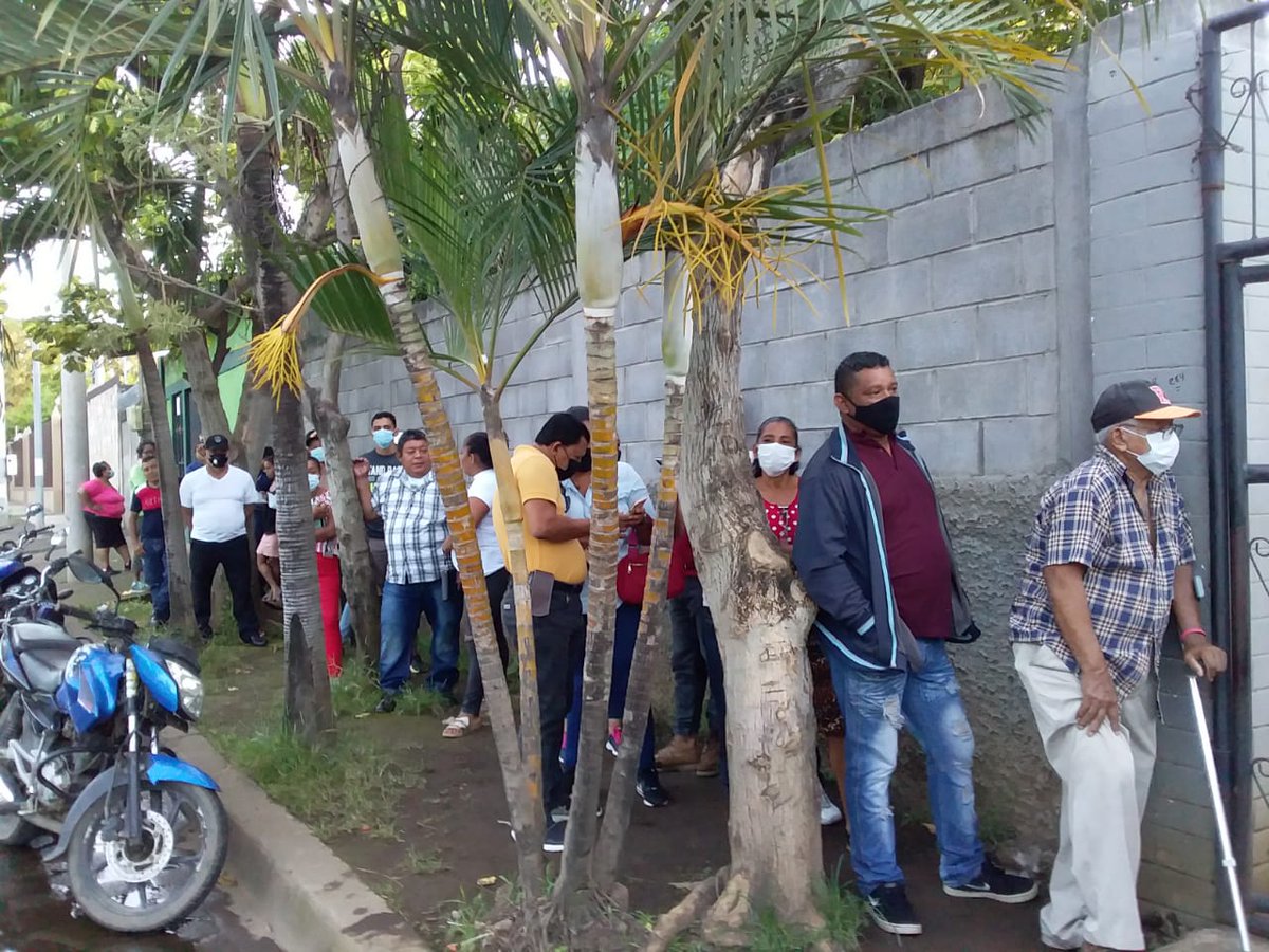 el19digital's tweet photo. #UnidosEnVictorias 

Chinandeganos participan en la apertura de los centros de votación de esta localidad, para ejercer su derecho al voto este domingo 07 de noviembre. https://t.co/G9cDueQBEh
