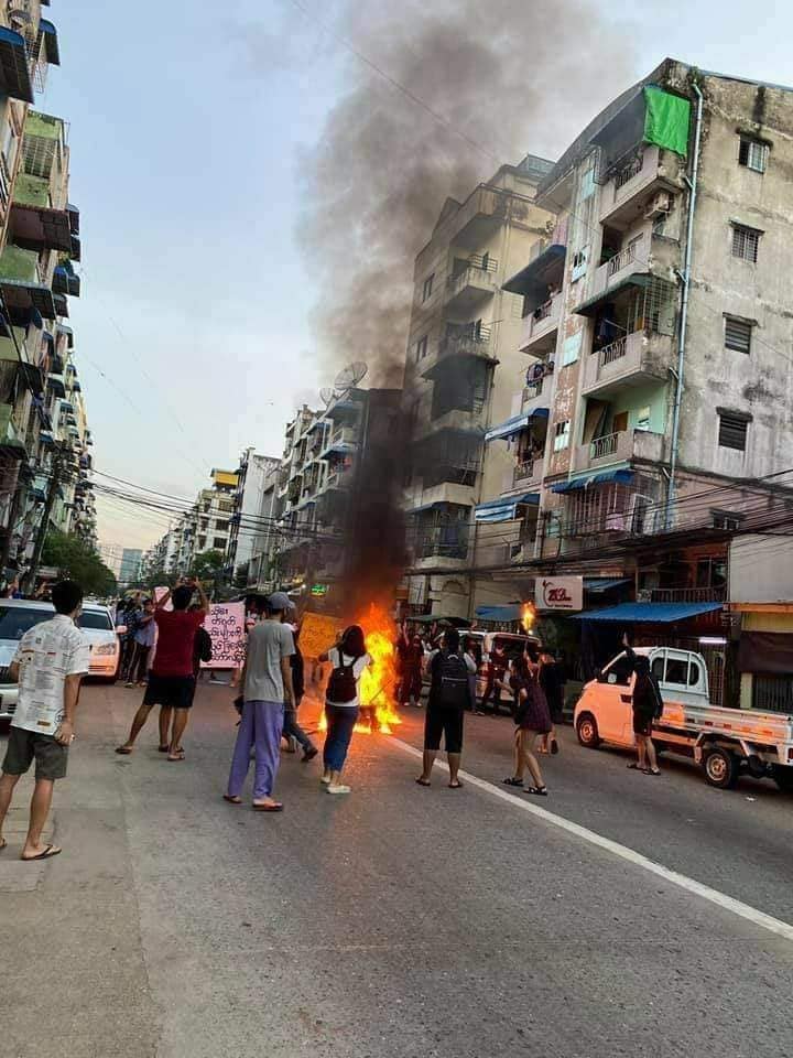 IrrawaddyNews's tweet photo. Pro-democracy protesters in Yangon took to the streets Sunday evening to protest against Myanmar's military regime. The protesters also called for a boycott of the military-linked products and services. 
(Photo: KMY_INFO) https://t.co/5taiiGwoxO