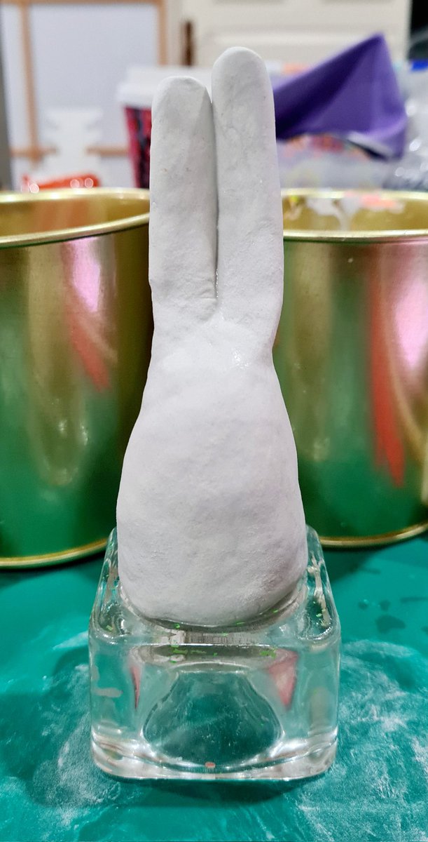 SuhadelleWriter's tweet image. #1day1artchallenge Day34 เราไม่ถนัดงานปั้น แต่อยากลองก็เลยทำ ใช้ลวดทำไส้หูหวังว่าหูน้องจะไม่หัก นั่งปั้นเป็นชั่วโมงเลย😅
I use Fila Türkiye #modelingclay to make #cute #bunny #characterdesign from Day20 +wire inside ears. I&apos;ll paint this cutie once it dry in 3 days+
#art