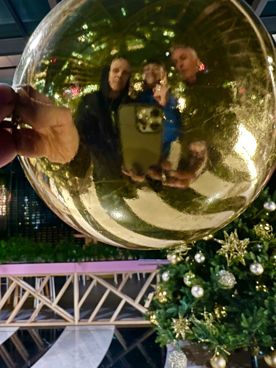 RBFloralDesign's tweet photo. Christmas is nearly here! 

We’re starting on the first of our Christmas installations 🎄

#christmas2021 #christmas #holidaysarecoming #canarywharf #cabotsquare #shoppingmall #essexflorist #leadenroding https://t.co/RFjDt1efgr