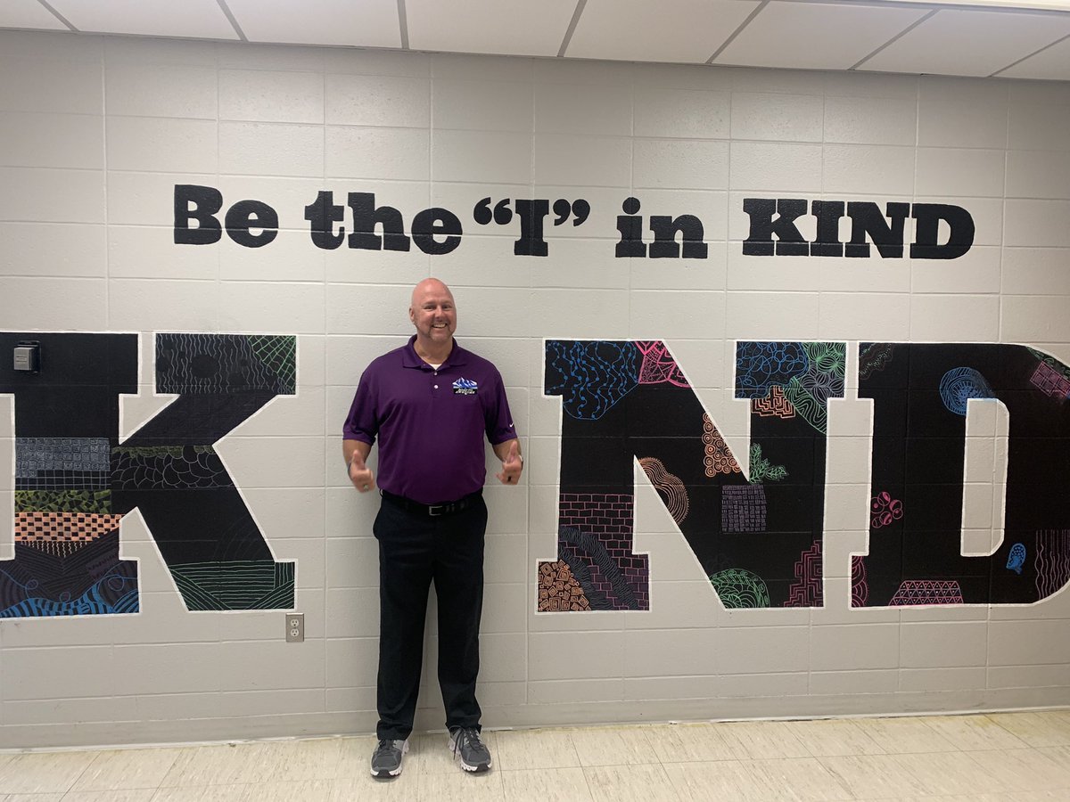 DarrinMPeppard's tweet photo. As we “fall back” and head for the holiday season, let this be a reminder that kindness is not seasonal - it’s timeless and it’s a choice. 

#BeKind #RoadToAwesome https://t.co/u0ryyLQn3i