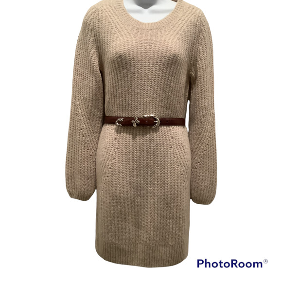 SpeckledBoutiqu's tweet photo. So good I had to share! Check out all the items I'm loving on @Poshmarkapp #poshmark #fashion #style #shopmycloset #creativecoop #gap: https://t.co/Z7R35aB7cK https://t.co/sDOE4YqS1G