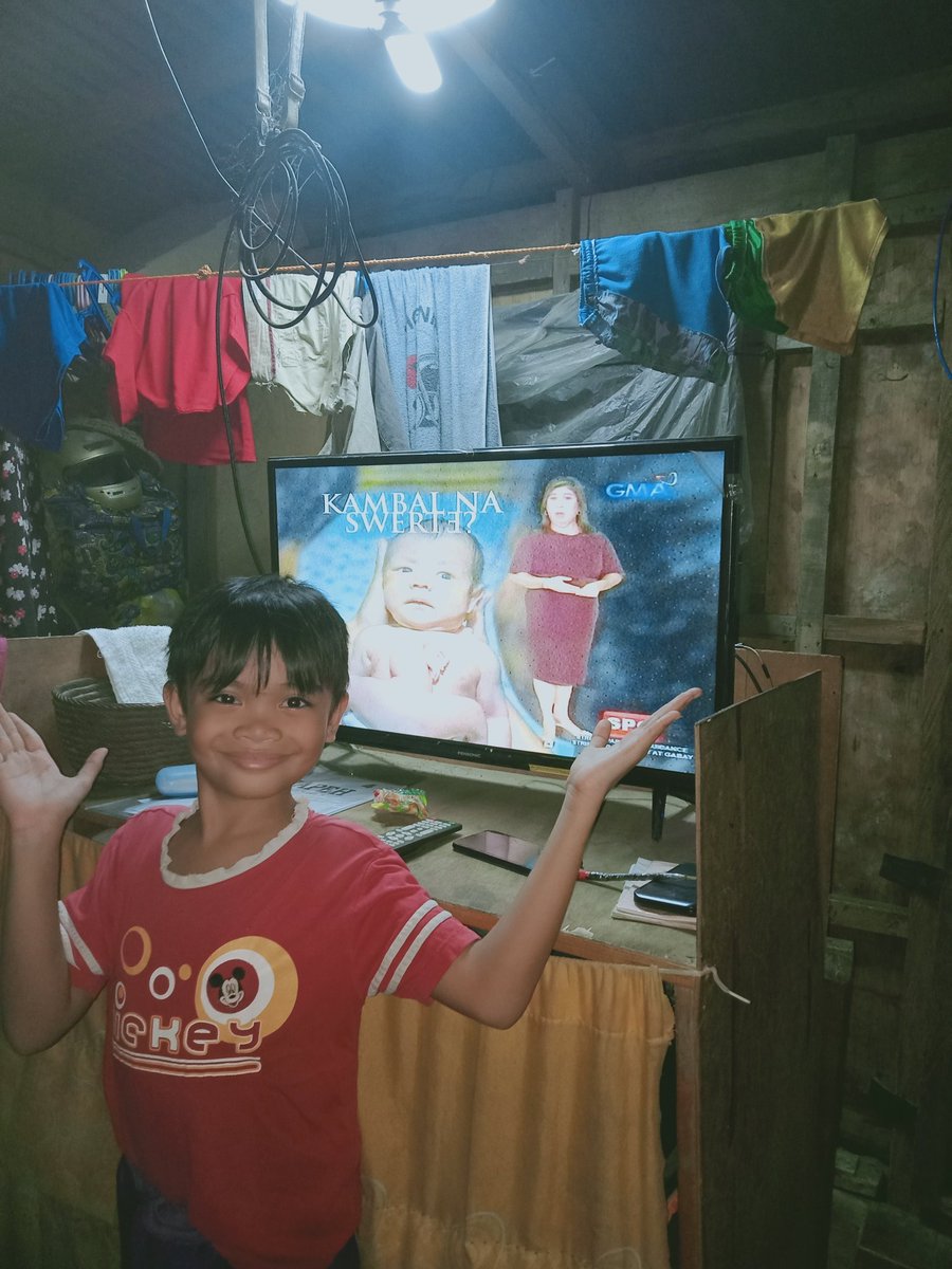 paul_narvasa's tweet photo. Family that watch together live forever happy Sunday guys😊😍

#KMJS https://t.co/ua3bMT7P9V