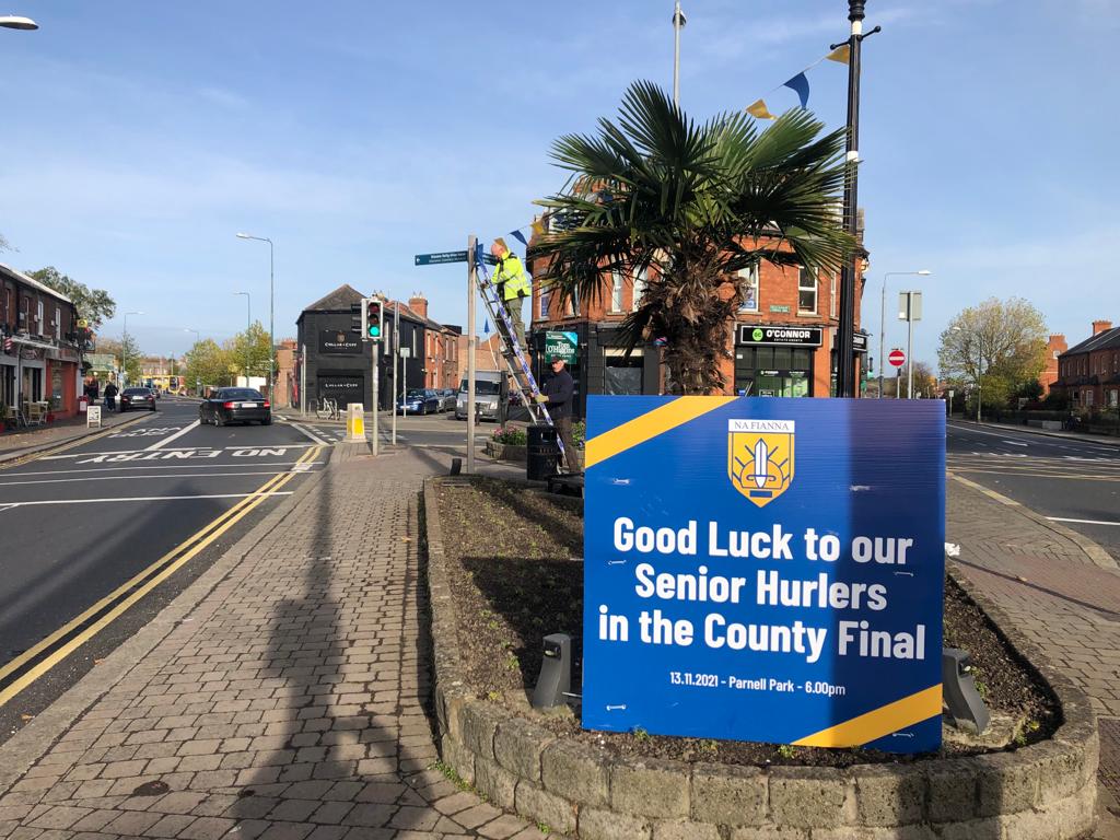 clgNaFianna's tweet photo. Brilliant to see club colours + posters going up around the area to support our Senior Hurlers in next weekend's #GoAheadDSHA County Final.

GRMA to the facilities team + all who helped today. If you've got 🇺🇦🇺🇦at home, do put them up! #GetYourColoursOut #NaFiannaAbu 💛💙 https://t.co/mLvTOym3fB