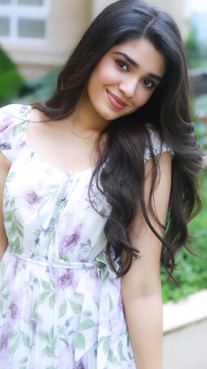 IamKrithiShetty's tweet photo. Let your smile change the world.
Don’t let the world change your smile 🤗🤍💜💚 https://t.co/Fpe6WNrpi2
