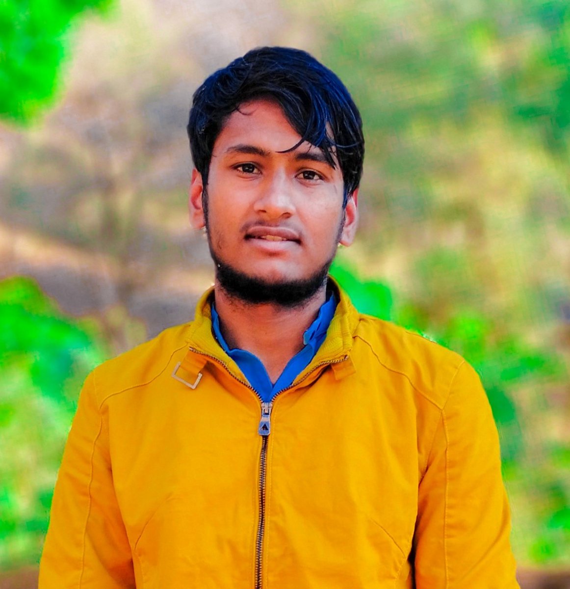 _RakeshPatel's tweet photo. •इस तरह हमने सोच को बडा कर लिया
जो चले गए उन्हे रोका नही
और जो सा��� चले उन्हे कभी टोका नही,
ना शिकवा की, ना शिकायत की
ना साथ छोडने की कभी वजह पूछी,
ख्वाहिशो कम किया,मिलना जुलना भी कम किया,
किसी से माफी मांगी और किसी को माफ कर दिया,
इस तरह अपनी जिंदगी को आसान कर दिया #Pic2020 https://t.co/PZDpi3nyVt