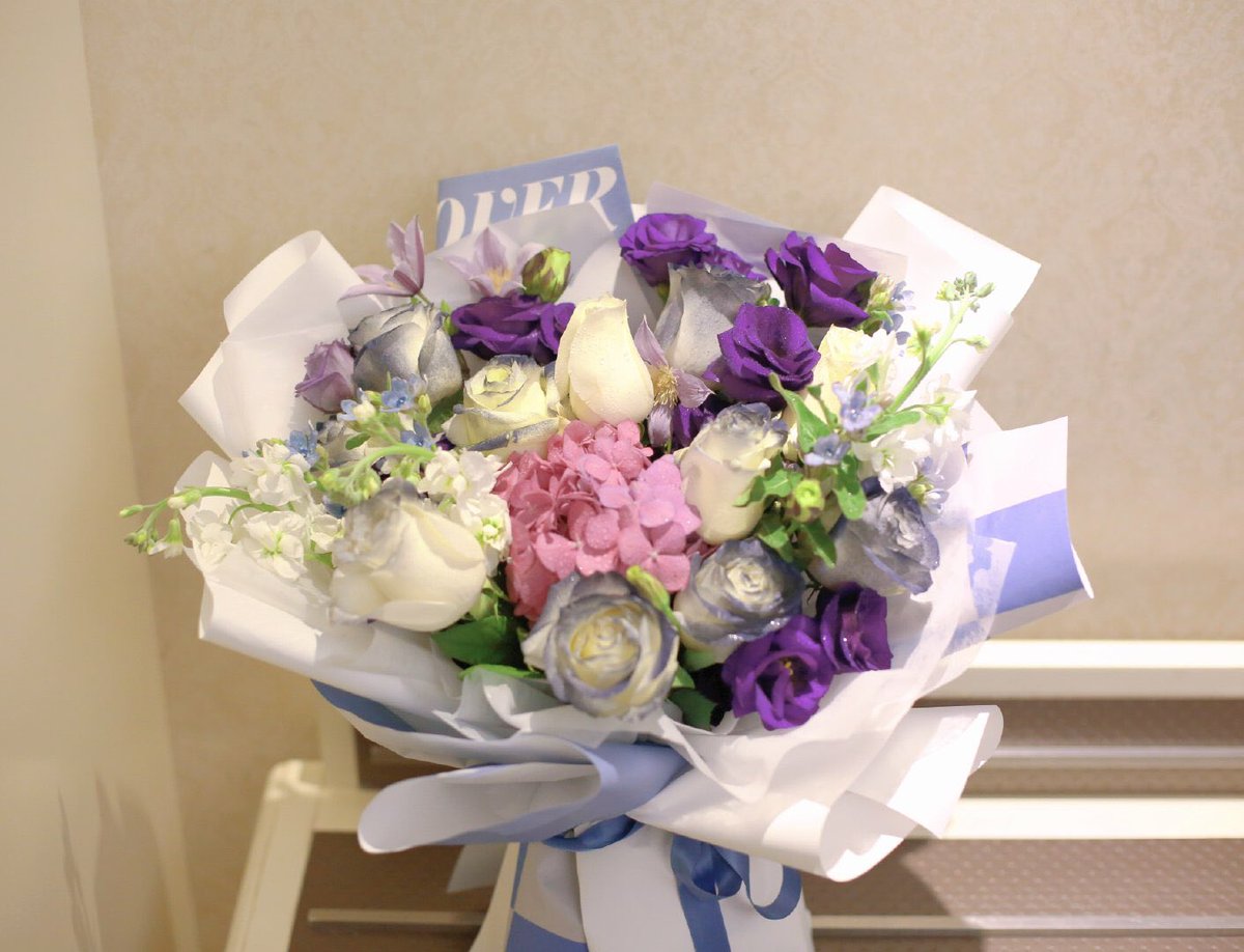 - 😈 - 

   สุดหล่อหลังเลิกงานวันนี้
#Renshihao #RyanRen #任世豪 #任世豪Ryan #เหรินซื่อหาว

©️Weibo : OrchidFantasy•任世豪