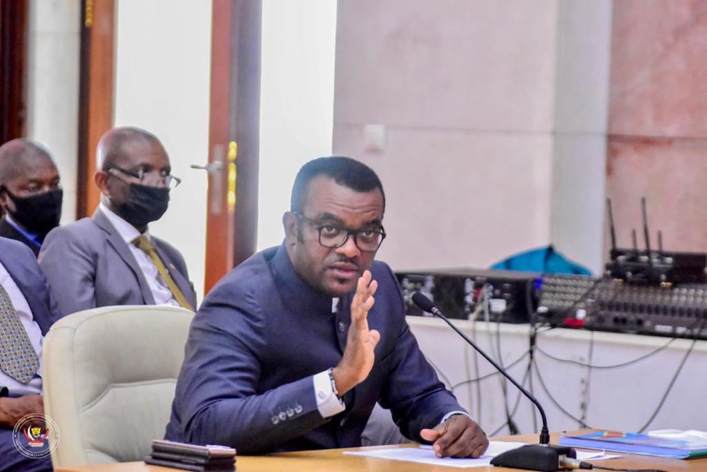 Incroyable mais vrai. En 6 mois seulement, @JP Lihau a fait preuve de plusieurs prouesses, notamment la réunification de l’intersyndical national de l’Adm. publique ; le lancement du processus de la maîtrise des effectifs. Sujet sur lequel tous ces prédécesseurs avaient échoué.