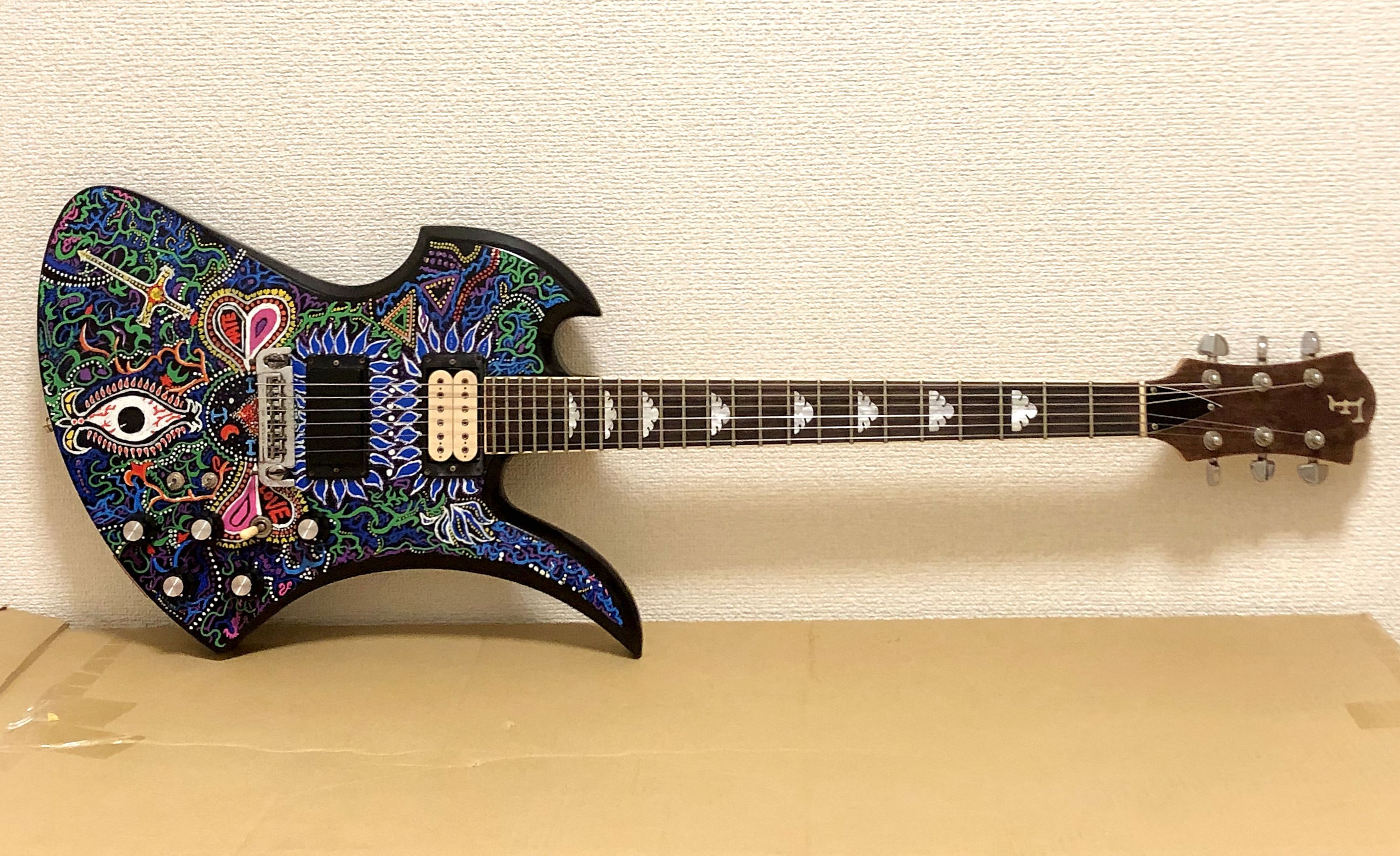 良・美品】サイケペイント・hideモデル。モッキンバードエレキ 良・美品】サイケペイント・hideモデル。モッキンバードエレキ