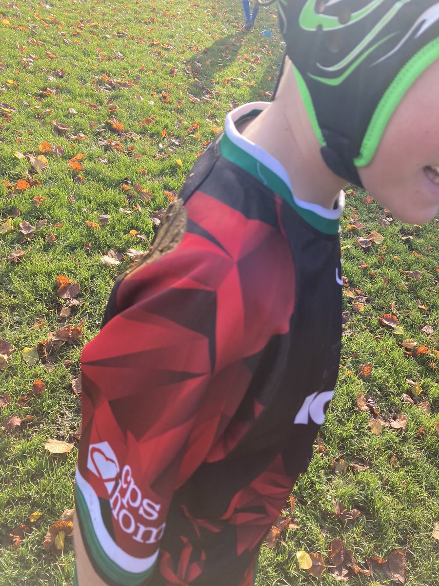 ClwbRygbiIau's tweet image. This is totally unacceptable and in excusable. This mornings games had to get stopped to clean up a child as a result of you not cleaning up your dog mess. Totally lazy and irresponsible behaviour by some dog owners using #pontcannafields  🤯🤯🤯