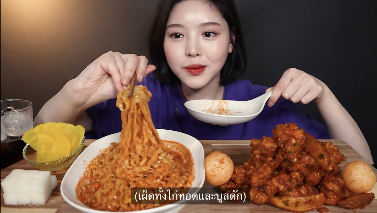 mmytype_'s tweet image. ตอนดูmukbang อยากรู้มากเค้าทาลิปอะไรทำไมมันทนขนาดนั้นกินเยอะแล้วก็ยังไม่หลุด คุณBokiเฉลยแล้วลิปtint ของYSL ทั้ง2รุ่นเลยทาย้ำ2รอบ /จด