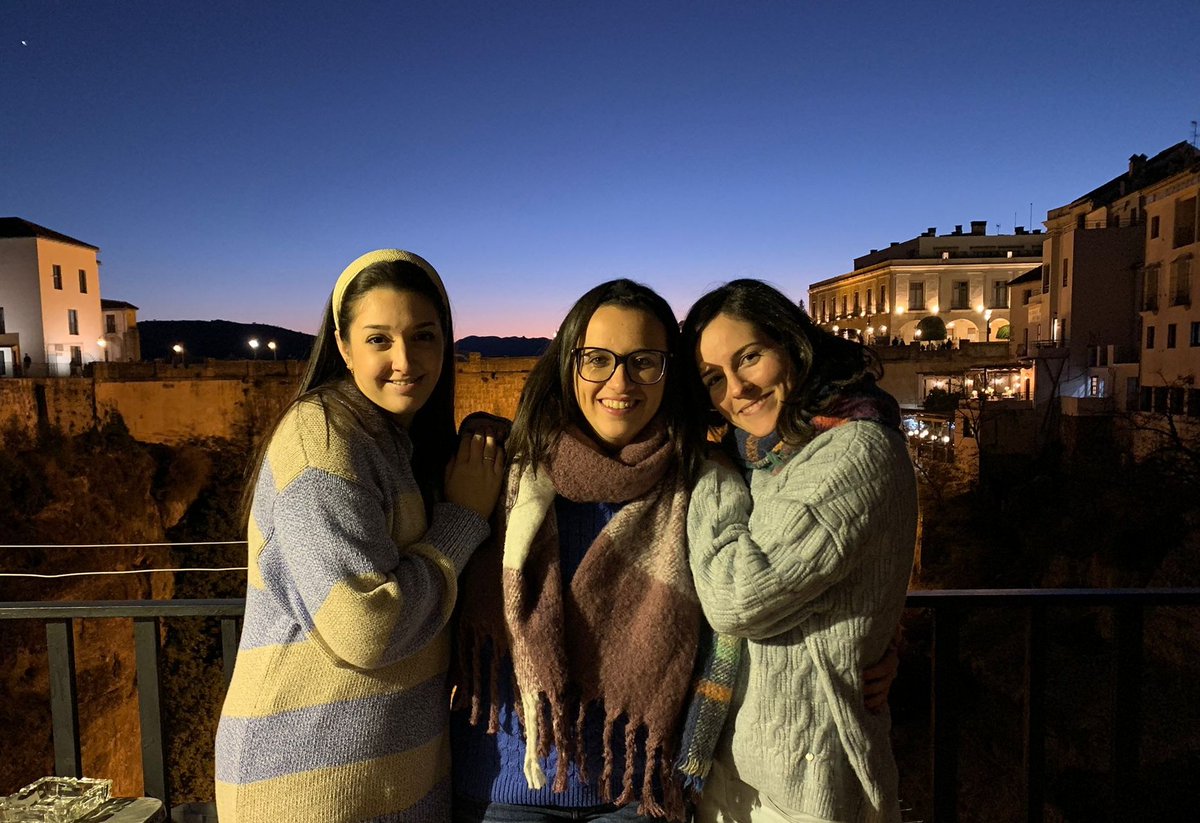 MeeryGonzalezz's tweet photo. @Elisacasq @Ana_AG12  Poquito tiempo pero muy necesario ❤️❤️❤️❤️ https://t.co/1m2CfcQVdM
