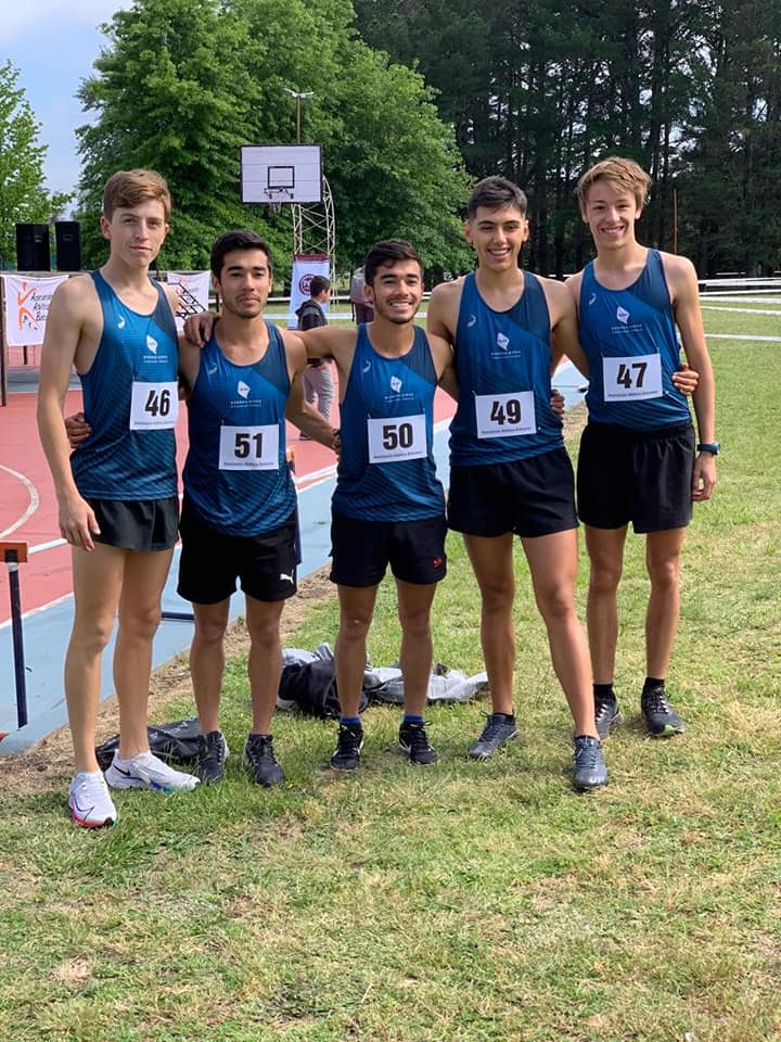 de10deportes's tweet photo. Los hermanos Tomás (27:05) y Germán Vega (27:06), sumaron las dos primeras medallas a la FAPBA en el 46° Campeonato Nacional de Cross Country en Balcarce.
Completo el podio Bruno Medina Colombo (Corrientes) https://t.co/SJUmIxmGp6