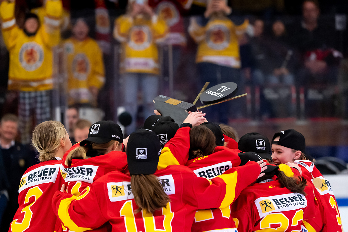 swehockeyse's tweet photo. Härliga bilder från Smålands firande.
📷 Bildbyrån
#tvpucken https://t.co/74g3fTyHxm