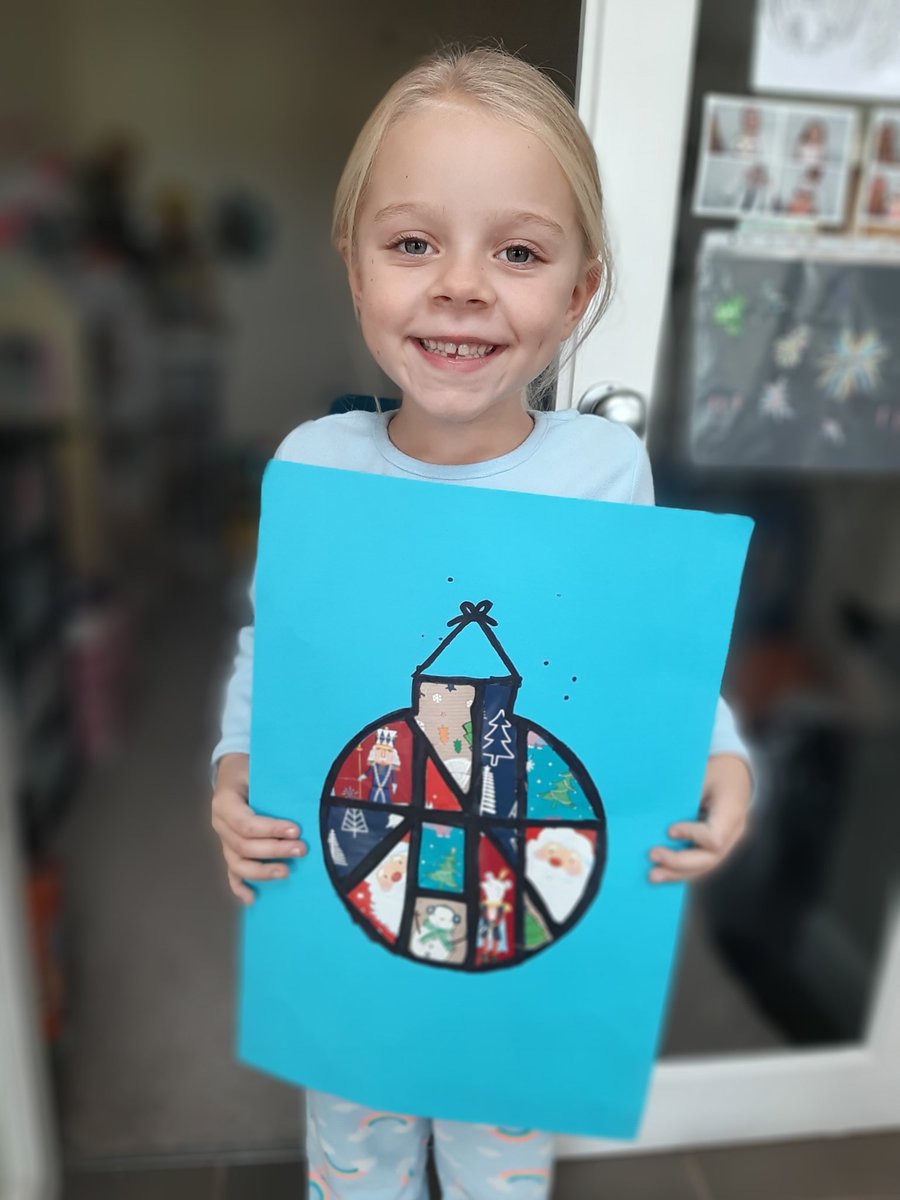 RachelCzajkows1's tweet photo. Helo @RexMartin and @cbbc
Hettie who's 6 took your wrapping paper bunny idea and today we made a christmas bauble using old scraps of paper. She hopes you like it?
#artninja #cbbc #6yearold #art #craft #kidsart #alwayscrafting #christmascraft https://t.co/PYrApaebLI