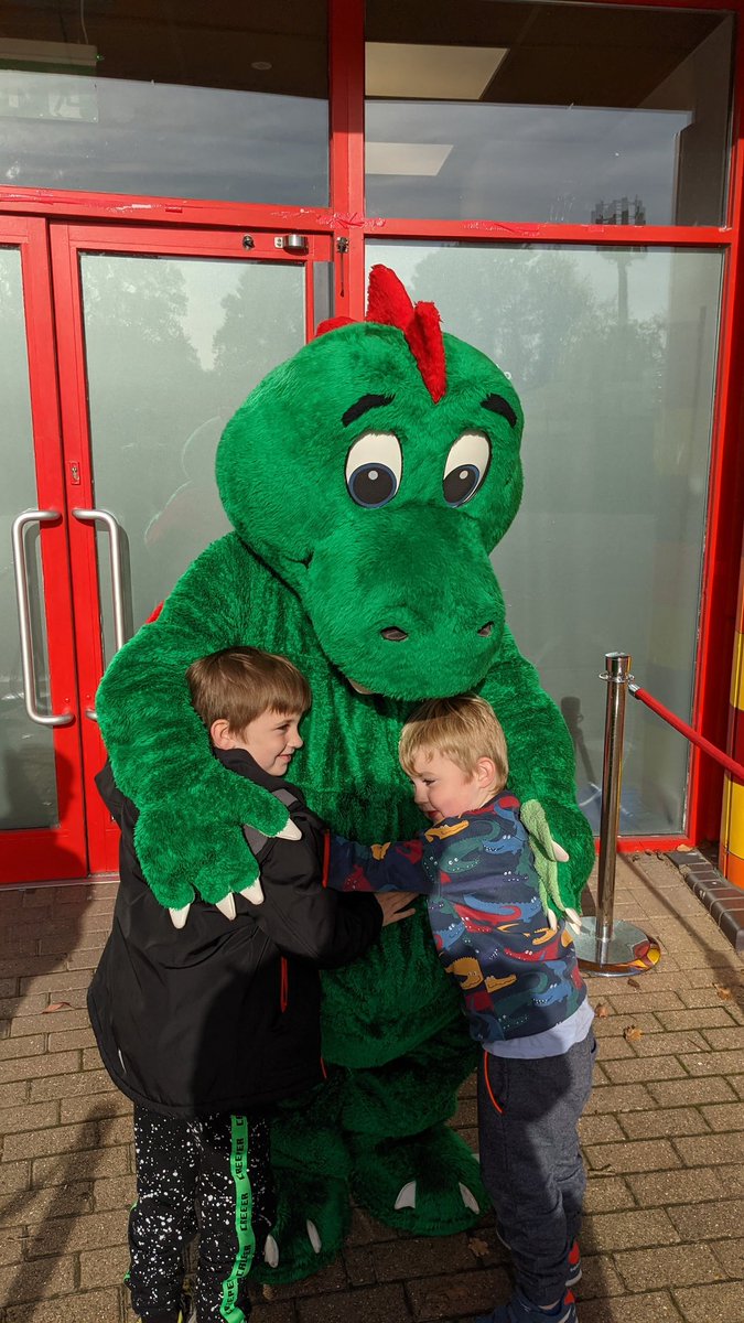 planit_park's tweet photo. Today we are here at LEGOLAND Windsor for the final firework spectacular 🎆

#planitpark #planitparkkids #legolandwindsor #legoland #fireworks #fireworksdisplay   #merlinannualpass #ridescreamrepeat 

@MerlinapUK @LEGOLANDWindsor https://t.co/N9LdTkcwwb