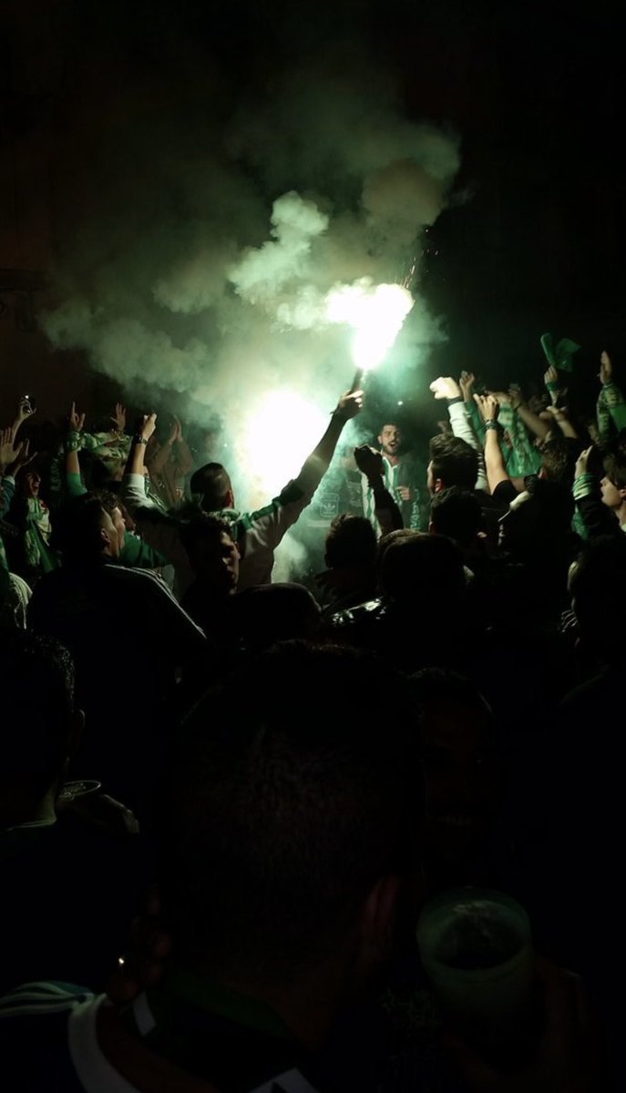 tanomesa_7's tweet photo. ‘Soy un seguidor ya viejo del Betis,
y mi destino tan solo es sufrir.
Los colores del club quiero tanto,
que sin ellos no puedo vivir’💚🤍💚 https://t.co/puSNsNbJK6
