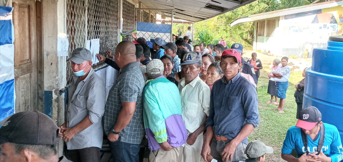 ContextoRevol's tweet photo. #EleccionesSoberanas2021
#UnidosEnVictorias
#TodosJuntosVamosAdelante
🇳🇮🇳🇮👉Familias llenas de Esperanza y Confianza en el Buen Gobierno Sandinista hacen Fila para Votar en el CV 500 Escuela Flor de Pino en Prinzapolka👌👫
@todoscondaniel2 
@ZenzontleG @TaniSandinista3 https://t.co/7ae7F0SAmf