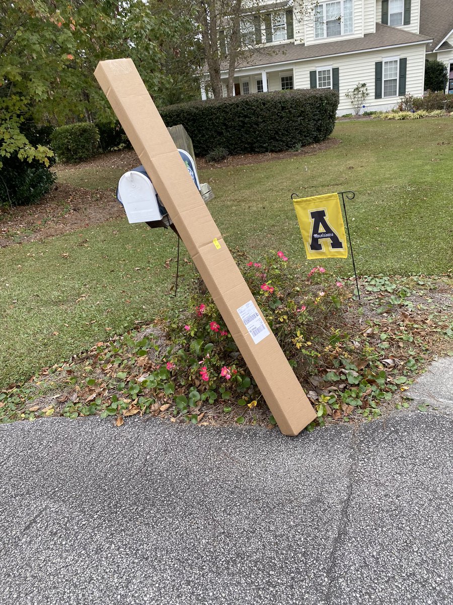 brenroc's tweet photo. @FedEx with the holidays right around the corner, I’m getting ready to order and ship. A lot. Question- is the acceptable?  This is how you delivered skis. https://t.co/LdhHpr0mt0