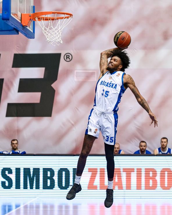 kkrogaska's tweet photo. Prvi pregledi so pokazali, da bo Terry Armstrong iz košarkarskih igrišč odsoten med 14 in 30 dni. To predstavlja nov velik udarec za ekipo Rogaške, ki jo v šestih dneh čakajo kar tri tekme.

foto: @draganastj https://t.co/ioLirVFJEV