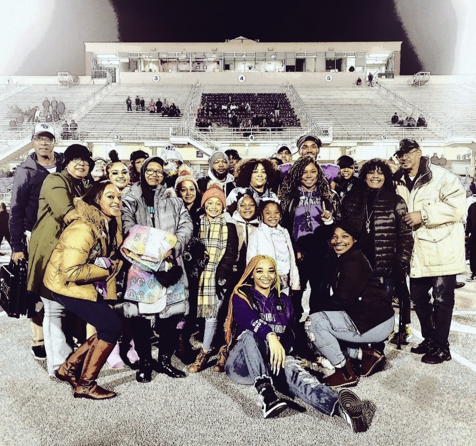 cje_hudson's tweet image. Big Love from the Huddy Tribe last night for @bruhtyler18 career breaking performance! We love you Tyler!💜🐻🏈 #1WR #HuddyTribe #UCAFootball
#recordbreakingmoment 📈🙌🏽🙏🏽🙏🏽