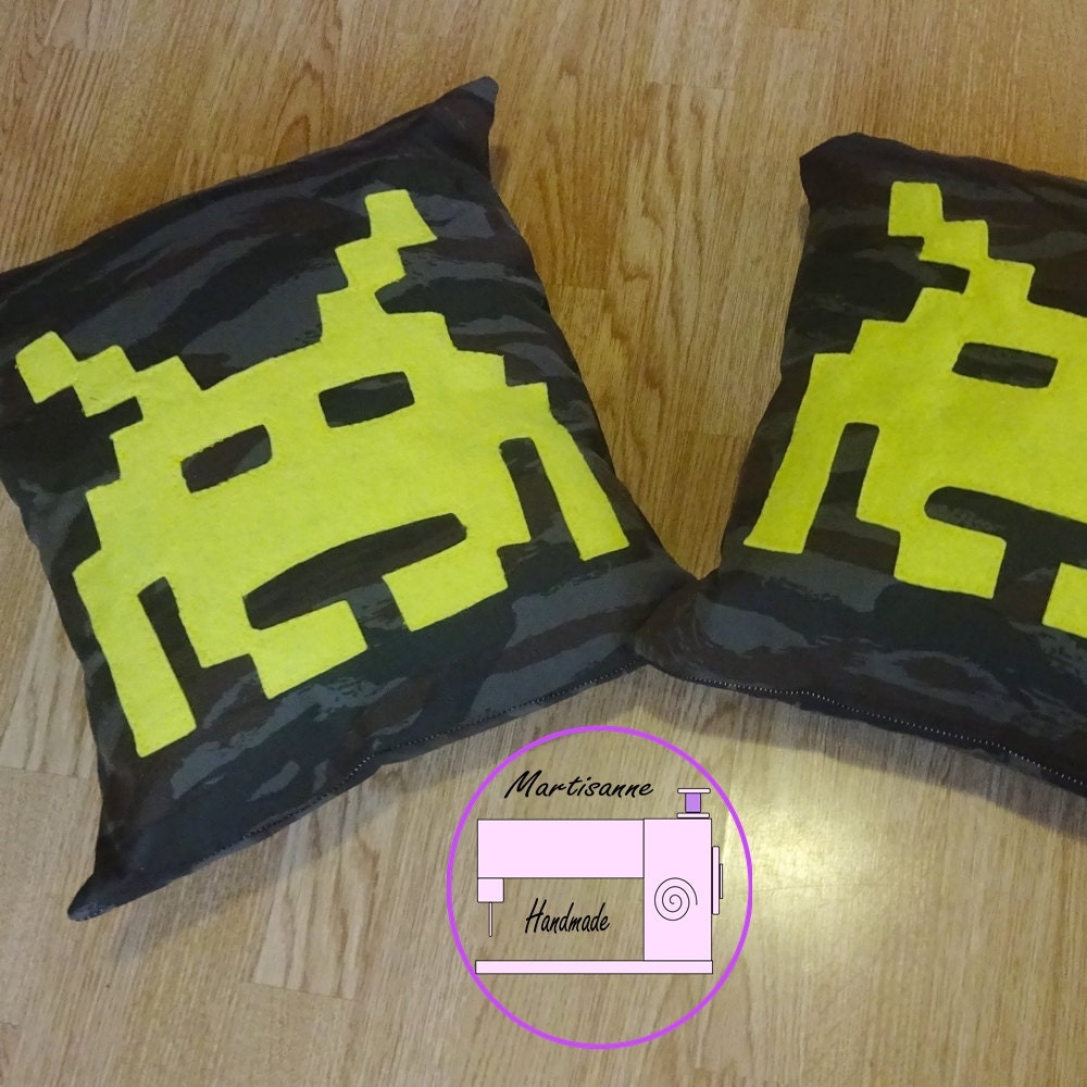 martisanne's tweet image. Cushion Sewing pattern, retro gift for gamer  husband boyfriend friend, diy sewing gift, cushion tutorial, 80s theme gift, pdf pattern, easy tuppu.net/4d278203 #EtsyTeamUnity #TMTinsta #CushionTutorial