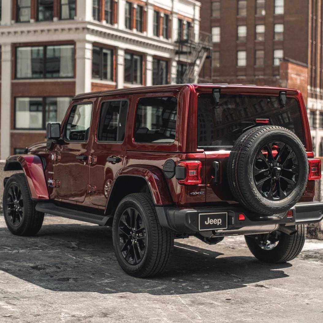 jeeppr's tweet photo. Si te aventuras sin límites con un Jeep Wrangler 4x4, imagínate lo que podrás lograr con uno 4xe. 😎 #EscuchaLaNaturaleza #jeeppr https://t.co/EZushup5PN