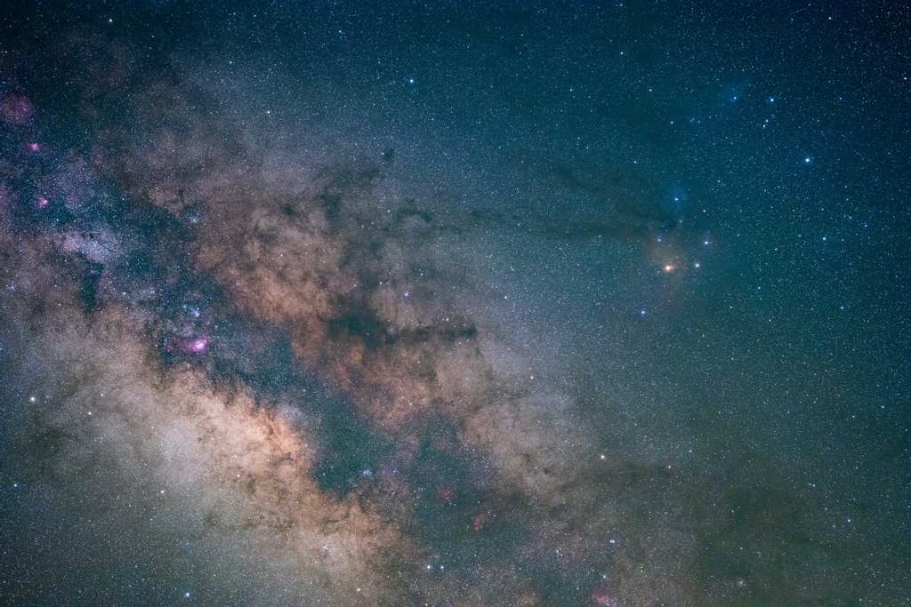 The core of our #MilkyWay galaxy! 🌌

This here is the dramatic region in the direction of the center of the #galaxy. I wonder how many civilizations there are located in this area looking back at us and asking the same question. 😀

#astrophotogrpahy