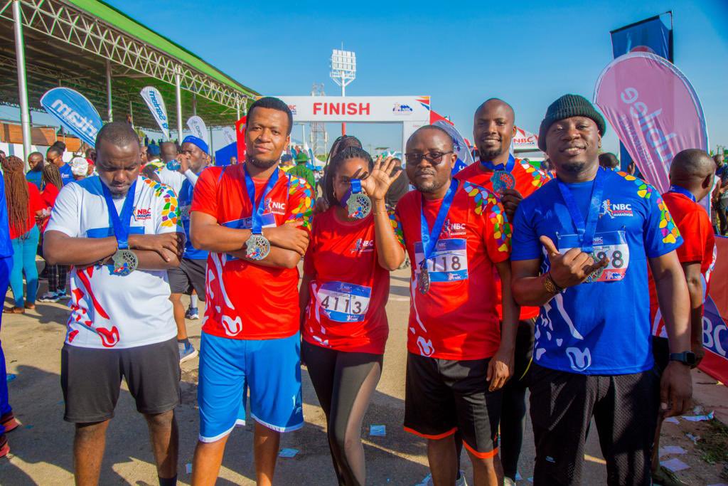 CloudsMediaLive's tweet photo. Hii hapa, Team Clouds, Familia ya #CloudsRunners na medali zao baaada ya kumaliza #NdukiZaMatumaini🏃🏾‍♀️🏃🏾‍♂️🏃🏾‍♀️🏃🏾‍♂️ 104.4 MHZ Dodoma

#CloudsNimchongo | #NowVimba
#NBCDodomaMarathon
@AskofuTZA @EmillyMallya @Tanganyikan https://t.co/gPzG2OQUJN