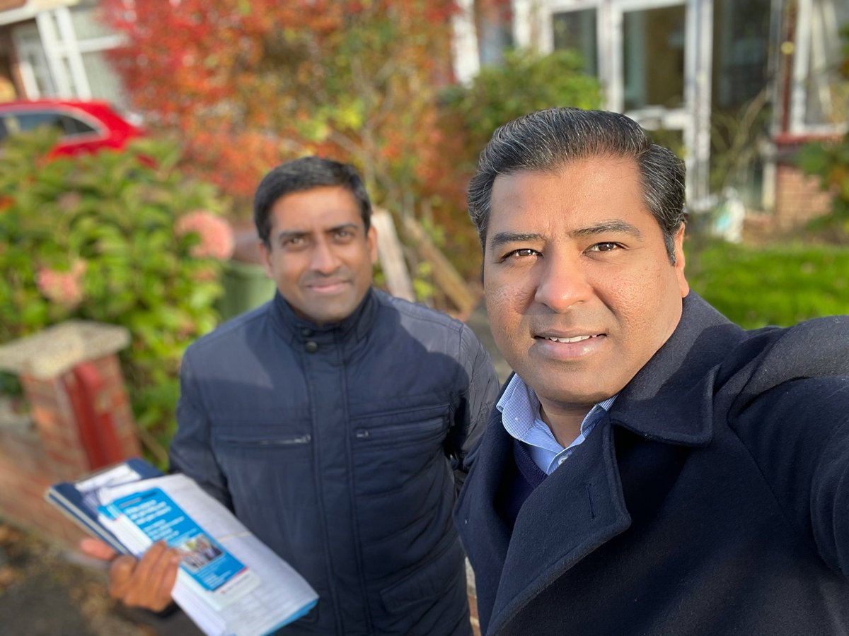 iamaamirharoon's tweet photo. Amazing canvassing on Sunday morning in #SuttonNorth ward. Listening to residents on their door steps and introducing the team for the upcoming election in May 2022.
#Conservatives #Sutton #ElectionMay2022 https://t.co/JNyVlYJbM1