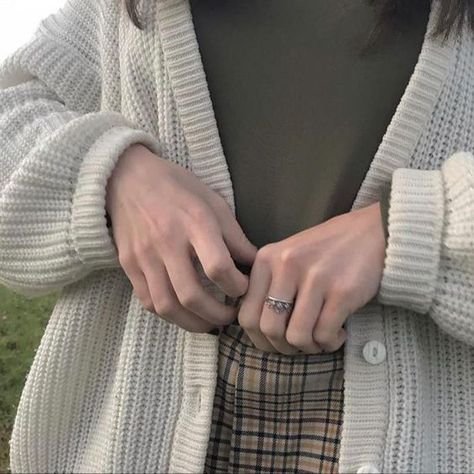 kthgexplicit's tweet photo. como cuidar do seu  𝗽𝗲𝗾𝘂𝗲𝗻𝗼 𝗴𝗼𝗼𝗸𝗶𝗲 . . . 🥑🐰
– um guia 𝗽𝗼𝗿 kim taehyung | a thread https://t.co/wMfib1Isnk