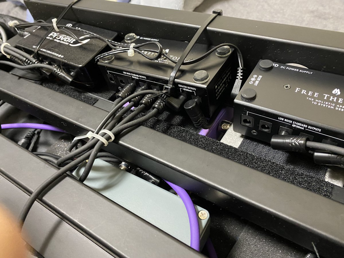 ugsexp's tweet photo. ペダルボードの裏側
free the tone pt3dが2台
と
providence pv9。
#freethetone
#pt3d
#providence
#pv9
#pedalboard https://t.co/vLxGYhfIg0