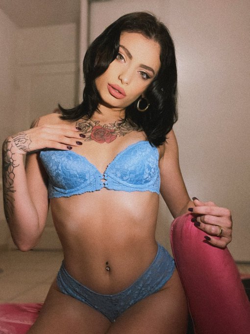 Dispo cette semaine uniquement pour vos show cam tr&egrave;s tr&egrave;s tr&egrave;s coquins mes ch&eacute;ris.... 🤫😋😍 Ou bien encore<a href="/tag/dp"class="tags"><span>#dp</span></a><a href="/tag/fuck"class="tags"><span>#fuck</span></a><a href="/tag/firstdp"class="tags"><span>#firstdp</span></a>