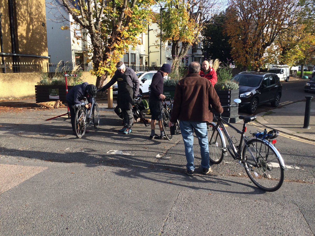 BowesLTN's tweet photo. Planters looking lovely in the autumn sunshine ☀️🍁while  the fantastic Dr Bike helps out on with local cycle repair 🚲 👍. Plenty of clients + much discussion of how many more families can be seen cycling in the area with our LTN. 😍💚#LoveOurLTN #HealthyStreets @BetterSt4Enf https://t.co/HcDDFQQUnF