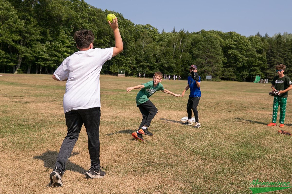 CampMenominee's tweet photo. Great ground ball form at 3rd Base leads to getting the runner in a pickle! #JuniorTwilightLeague #Diamond4 #CMSoftballIsNumberOne #SummerFun #CM2021 ⚾ 🥒 💚 https://t.co/RwtNOkrW2W