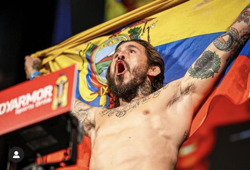 Marlon “ Chito” Vera
El es un ejemplo para todo el Ecuador de sacrificio, trabajo , perseverancia, amor a su familia y coraje! Un gran ejemplo! <a href="/chitoveraUFC/">C H🖕🏽T O🇪🇨V E R A</a>  bravo hermano por todos tus logros! Que todos sigamos tu ejemplo.