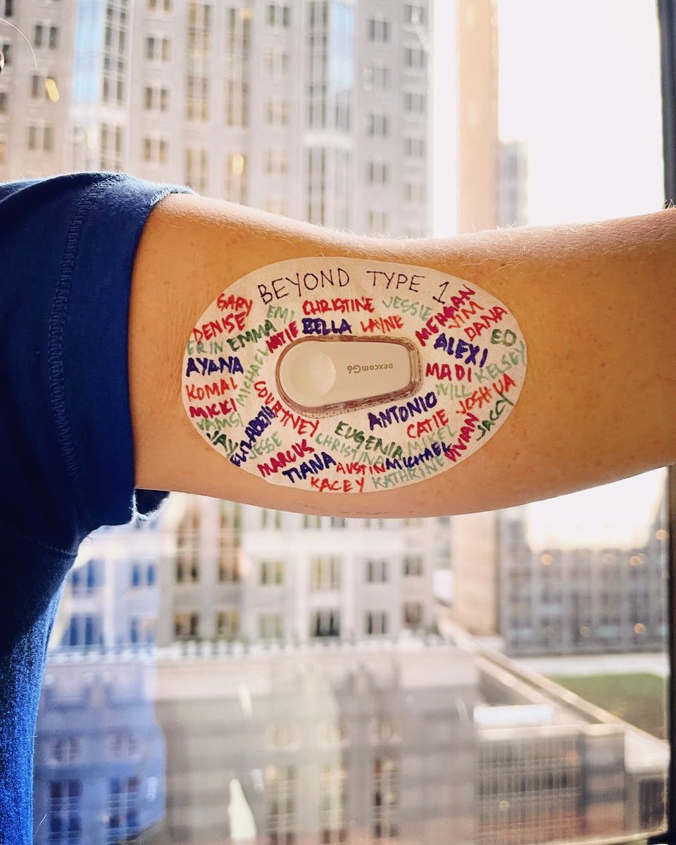 BeyondType1's tweet image. Today, 50 people living with Type 1 diabetes are running the @nycmarathon to show that we&apos;re unstoppable. Runner Elizabeth Firestone wrote the names of her team members on her patch. 

Good luck to the #BeyondTypeRun team!